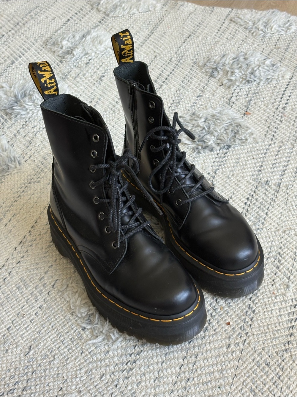 Dr. Martens - Picture 4 of 9